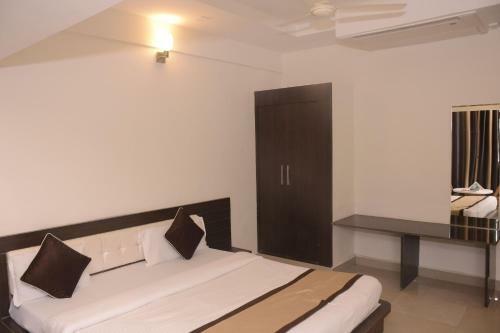 Hotel Bharat