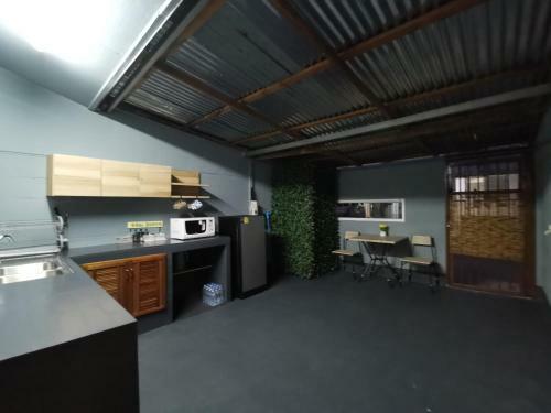 Hostal Aim Houze