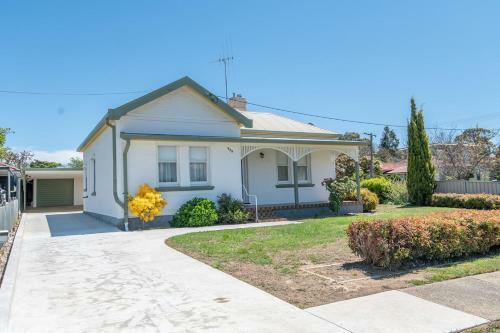 Anson Cottage 1900s Cbd Home Private & Practical