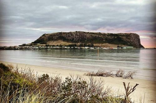 Stanley Beach House With Stunning Nut Views!