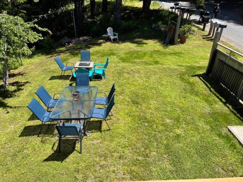 Lazy Seal Lodge Offers Ocean And Mountain Views !