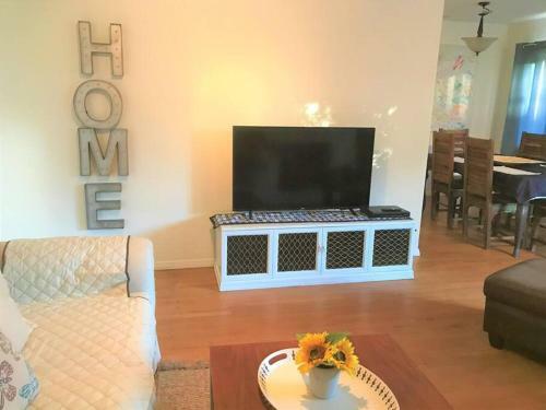 Beach Home In Sherman Oaks!