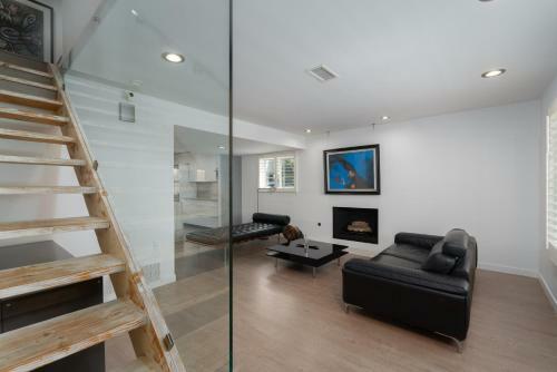 Impeccable Home Walking Distance To The Beach!