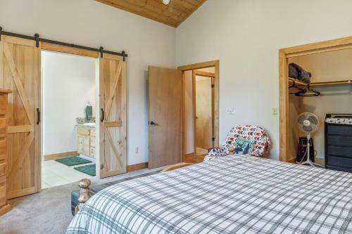 Huge Tri-level 6br 4ba, Continuous Hot Water Tank! Home