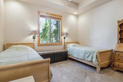 Dog Friendly Summer Vacation Hub Near Town Home