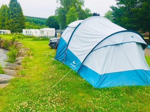 Camping Les Neufs Pr�s