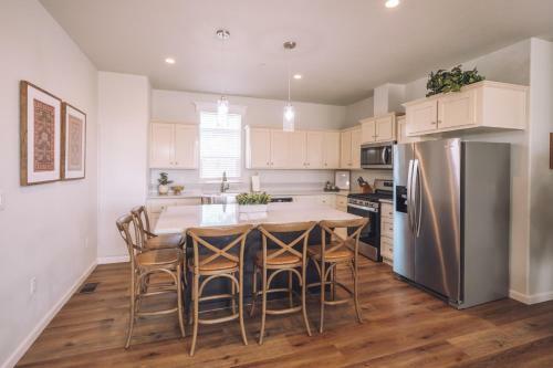 Beautiful Ranch House On Equestrian Property - R2
