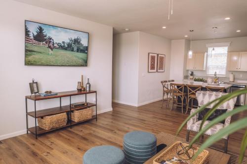 Beautiful Ranch House On Equestrian Property - R2