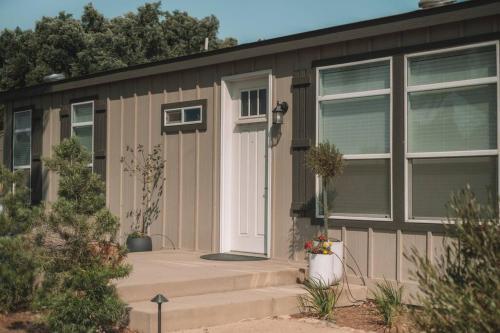 Beautiful Ranch House On Equestrian Property - R4