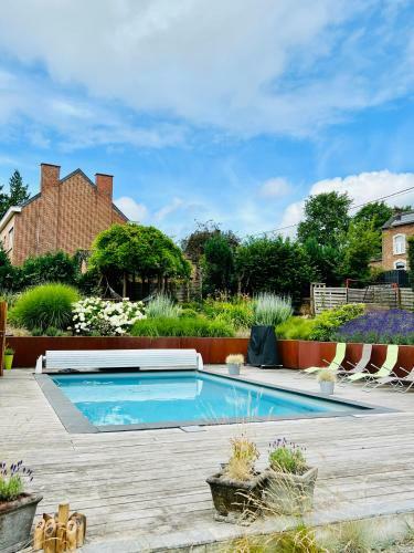Juste � C�t�, Maison De Caract�re Avec Piscine