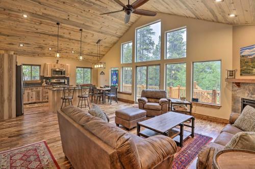 Rustic Alma Cabin With Deck, Grill And Hot Tub!