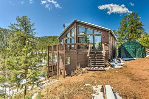 Cozy Bailey Cabin With Sweeping Mountain Views!