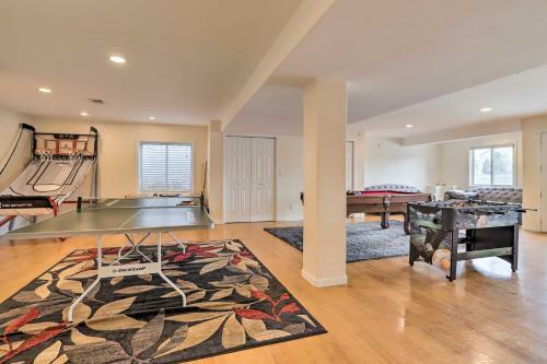 Spacious Brighton Home With Theater And Pool Table