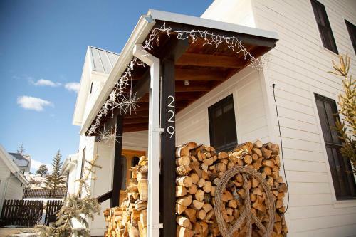 Creede America Victorian