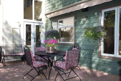 1264 Deer Blvd, West Side
