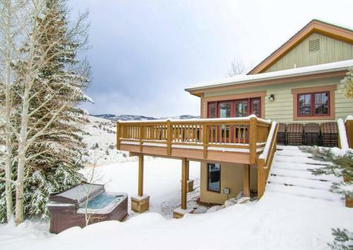 Mountainside Manor With Hot Tub