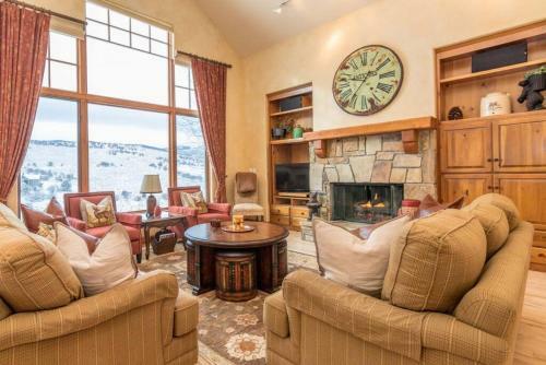 Mountainside Manor With Hot Tub