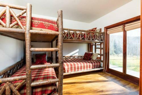 Immaculate 5bd Family Retreat