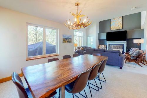 Modern Mountain Retreat