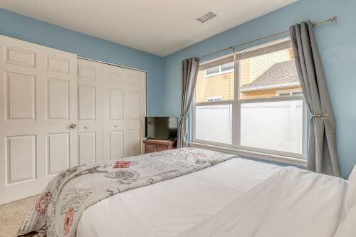 Good Vibrations In This Cozy Downtown Home!