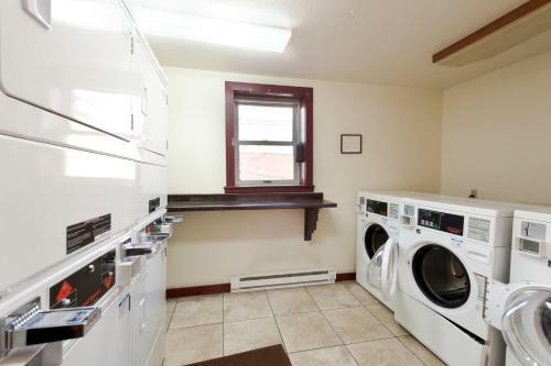 Jarvis Condo 203