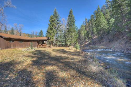 Between The Waters Cabin
