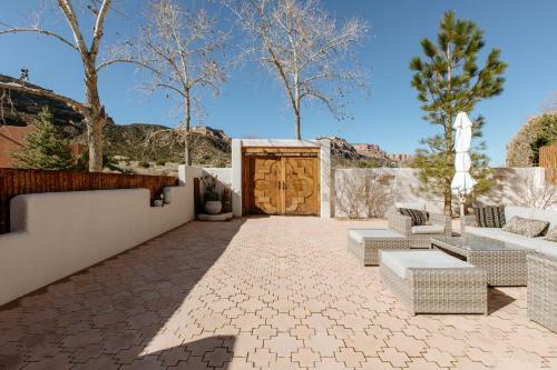 Resort-like Adobe At Colorado National Monument