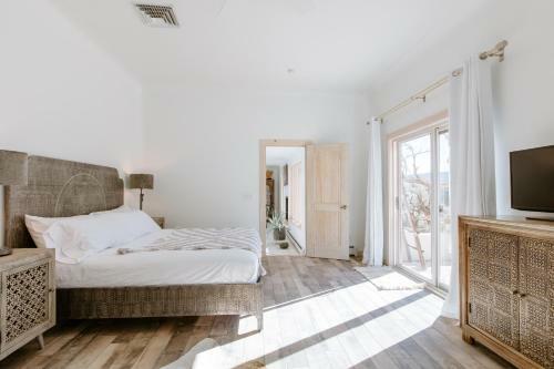Resort-like Adobe At Colorado National Monument