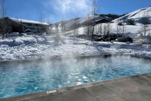 Aspen Meadows F-201