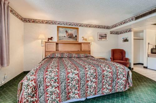 Hotel Traveler Uptown Motel