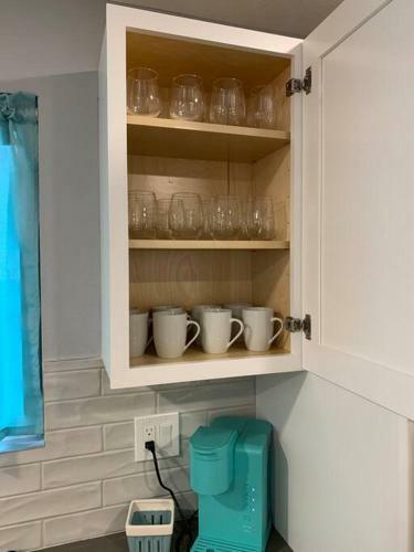 Serene Upper Unit With 2 Kings And Bright Kitchen