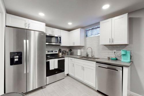 Cheerful Lower Unit With 2 Kings & Highspeed Wifi