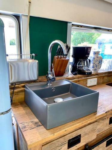 Gleis 1, Auszeit Im Eisenbahn Waggon Mit Whirlpool