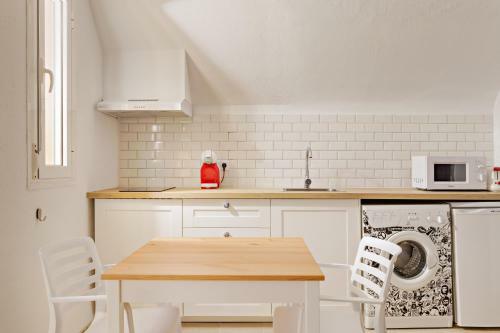 Fresh Penthouse Apartment With Great Sea Views