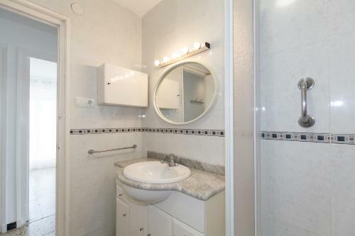 Uhc Esquirol Apartments