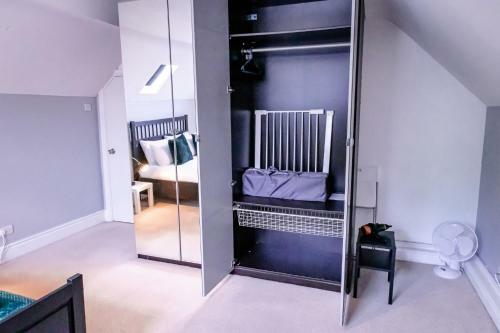 Lord Street Modern Apartment With Parking