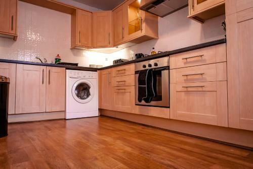 Lord Street Modern Apartment With Parking