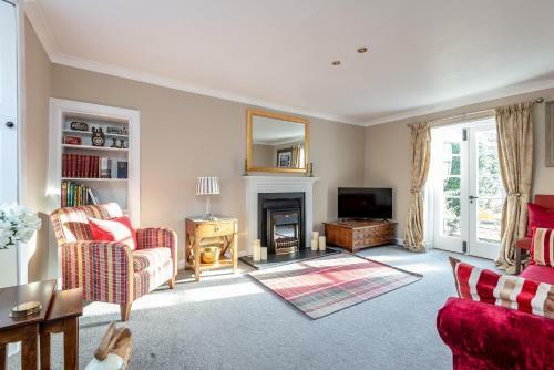 Charming Cardoon Cottage In Beautiful Village