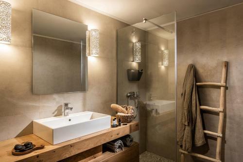 Khroma Luxury Suite 1 Beach Front Apartment