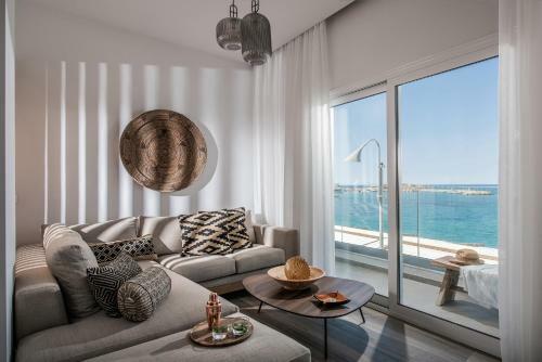 Khroma Luxury Suite 1 Beach Front Apartment