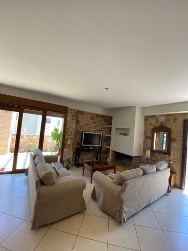 Beautiful House In Porto Rafti