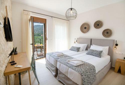 New Stylish Villa With Heated Pool & Jacuzzi!