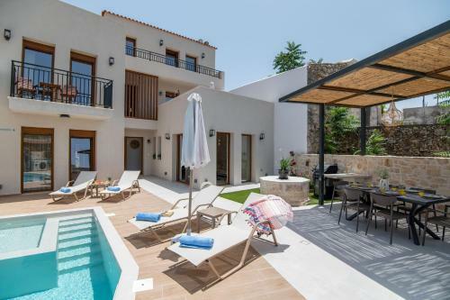 New Stylish Villa With Heated Pool & Jacuzzi!