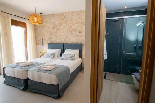 New Stylish Villa With Heated Pool & Jacuzzi!