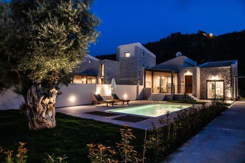Rizomata Luxury Villas