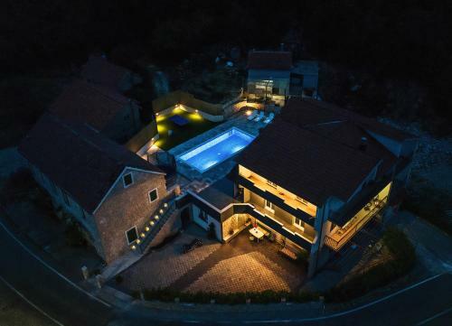 Villa With A Large Private Pool, Parking, Bbq...