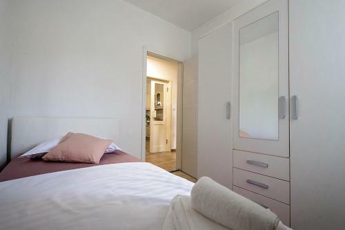 Villa With A Large Private Pool, Parking, Bbq...