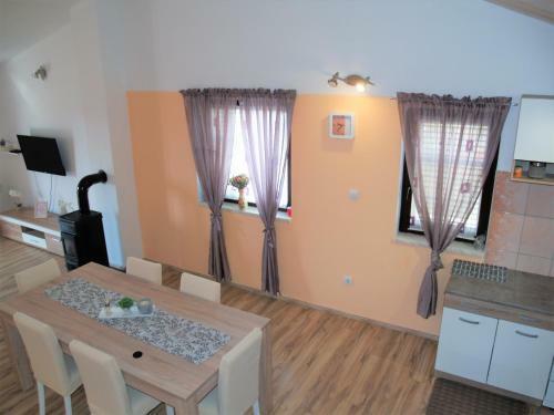 Lory A Three Bedroom Apartment With A Bbq