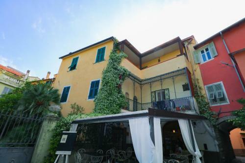 Apartamento [castellaro Mare E Cielo] - Golf - Spiagge - Montagne