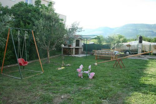 Apartment With Garden And View